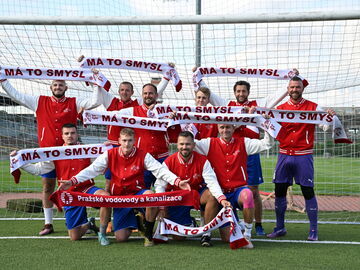 Fotbal, emoce a pomoc, která dává smysl: Jak v PVK kopou za důstojné stáří